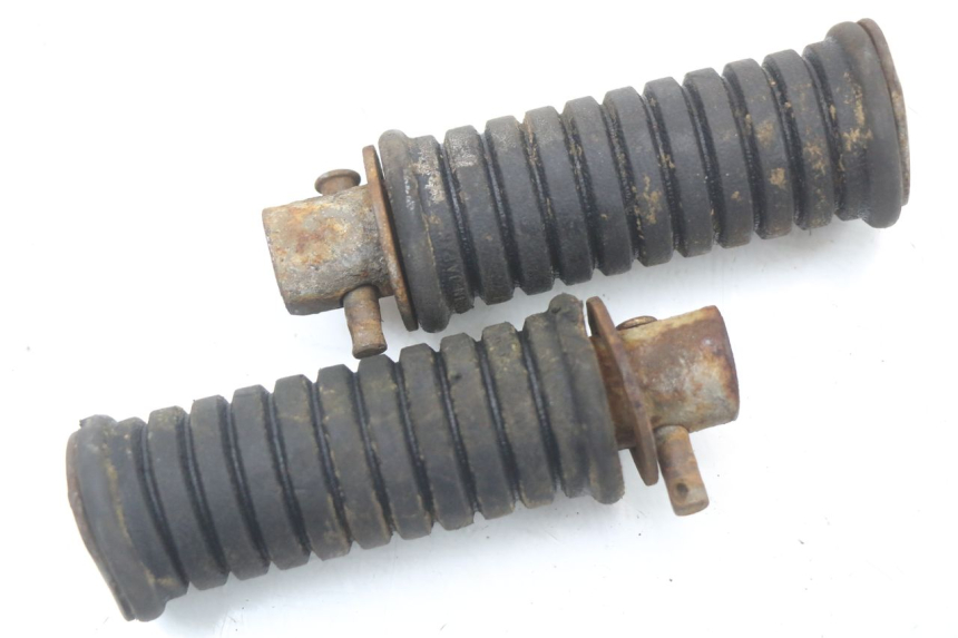 photo de PAIRE CALE PIED AVANT SUZUKI TS X 80 (1984 - 1988)