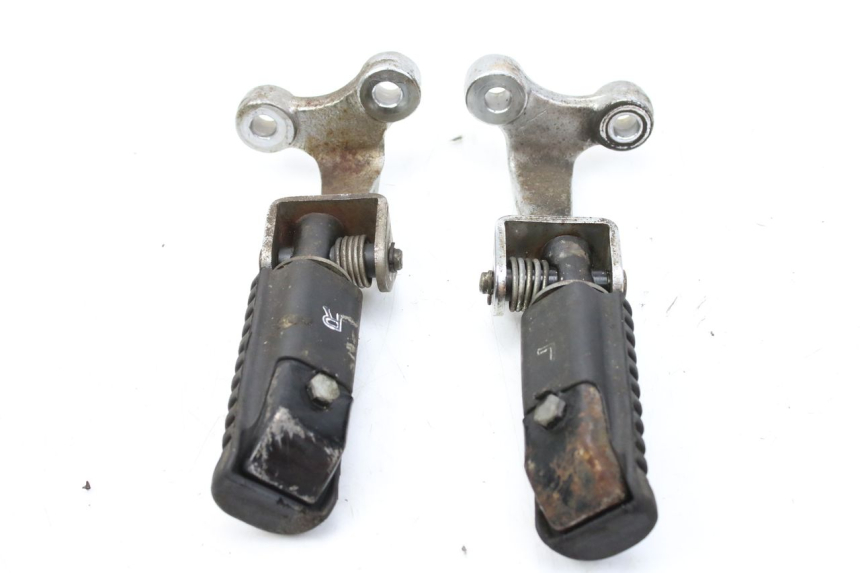 photo de PAIRE CALE PIED AVANT SYM HUSKY 125 (1999 - 2005)