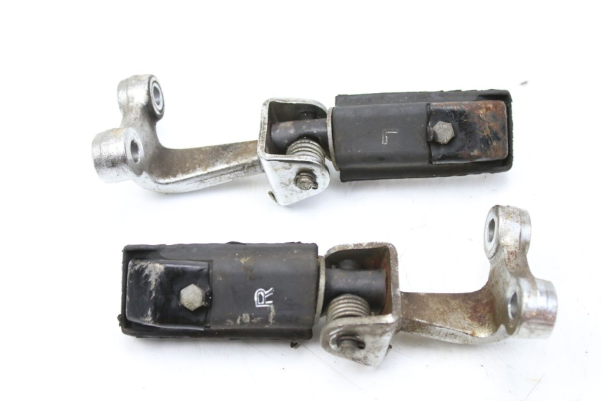 photo de PAIRE CALE PIED AVANT SYM HUSKY 125 (1999 - 2005)