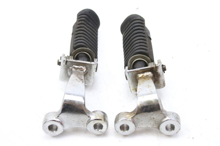photo de PAIRE CALE PIED AVANT SYM HUSKY 125 (1999 - 2005)