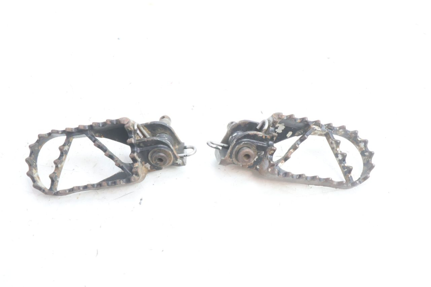 photo de PAIRE CALE PIED AVANT HUSABERG TE 250 (2011 - 2014) - Autre angle de vue