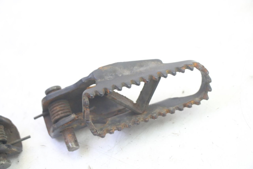 photo de PAIRE CALE PIED AVANT KSR TR SM 50 (2015 - 2018) - Autre angle de vue