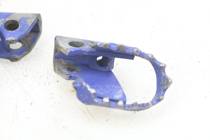 photo de PAIRE CALE PIED AVANT YAMAHA TTR 125 (2000 - 2020) - Gros plan technique