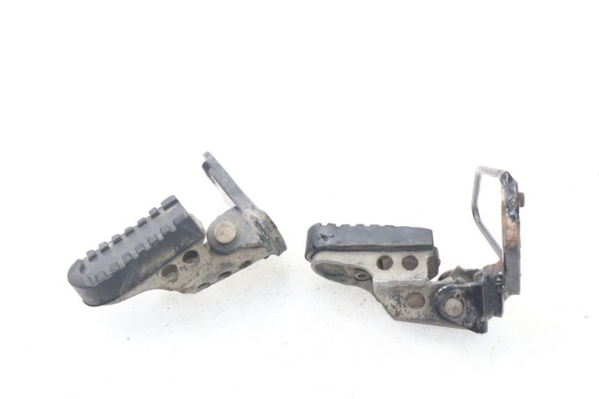photo de PAIRE CALE PIED AVANT YAMAHA TW 125 (1998 - 2002)