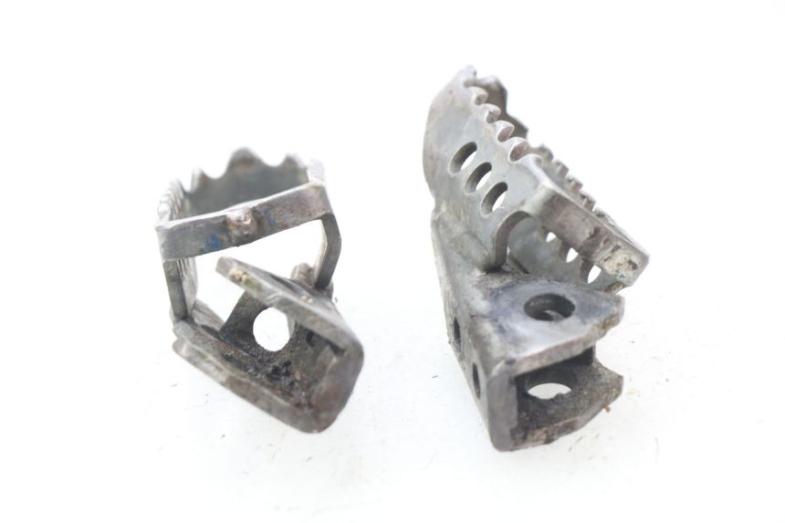 photo de PAIRE CALE PIED AVANT YAMAHA YZ 80 (1998 - 2001)
