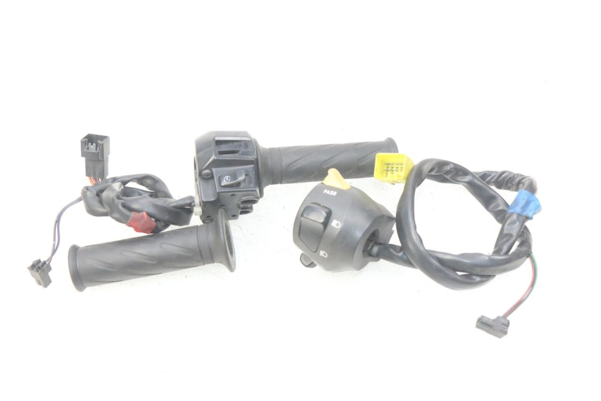 photo de PAIRE COMMODOS SUZUKI BURGMAN 125 (2007 - 2014) - Détail de la pièce