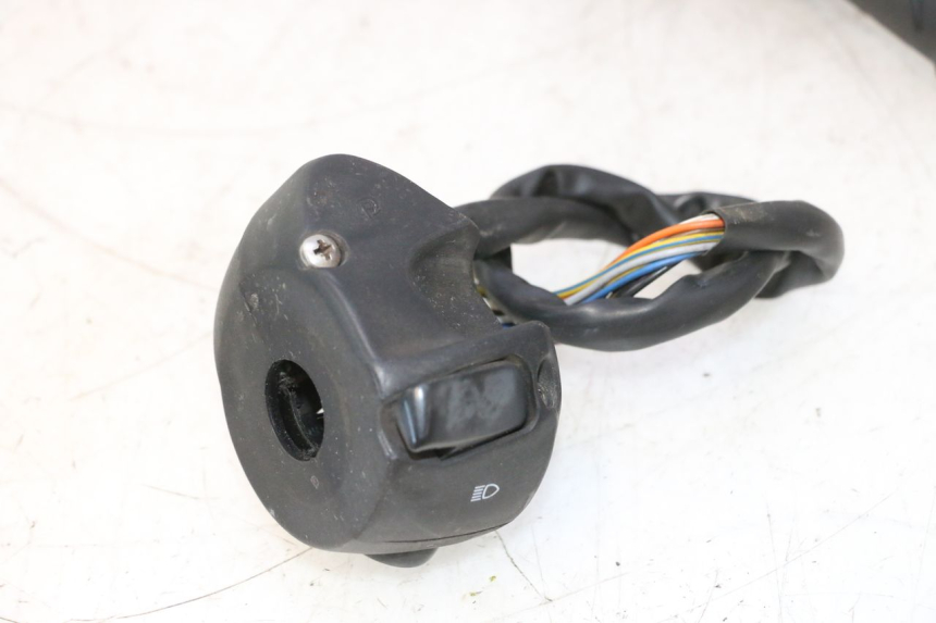photo de PAIRE COMMODOS PEUGEOT SATELIS 125 (2013 - 2018) - État de surface