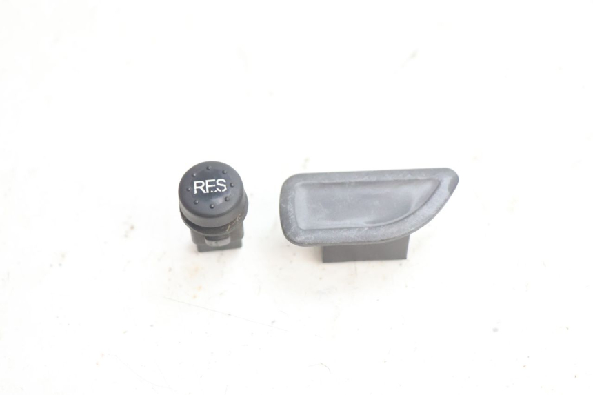 photo de PAIRE COMMODOS PIAGGIO X8 STREET 125 (2006 - 2007) - Vue principale