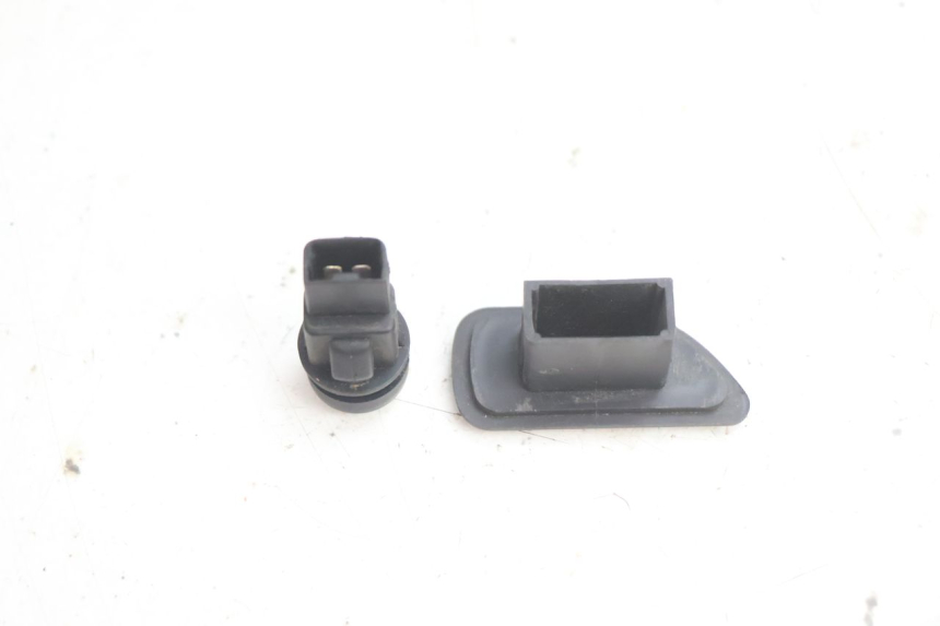 photo de PAIRE COMMODOS PIAGGIO X8 STREET 125 (2006 - 2007) - Autre angle de vue