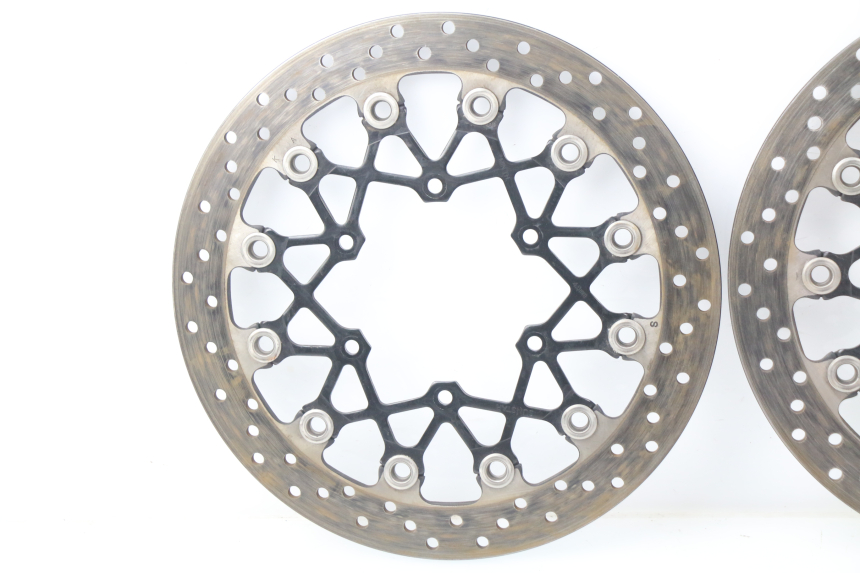 photo de PAIRE DISQUES FREIN AVANT SUZUKI GSX-R GSXR K16 1000 (2012 - 2016) - Gros plan technique