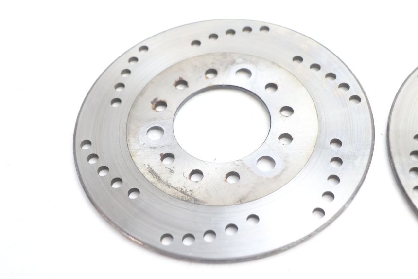 photo de PAIRE DISQUES FREIN AVANT KYMCO MXU R 250 (2004 - 2010) - Gros plan technique