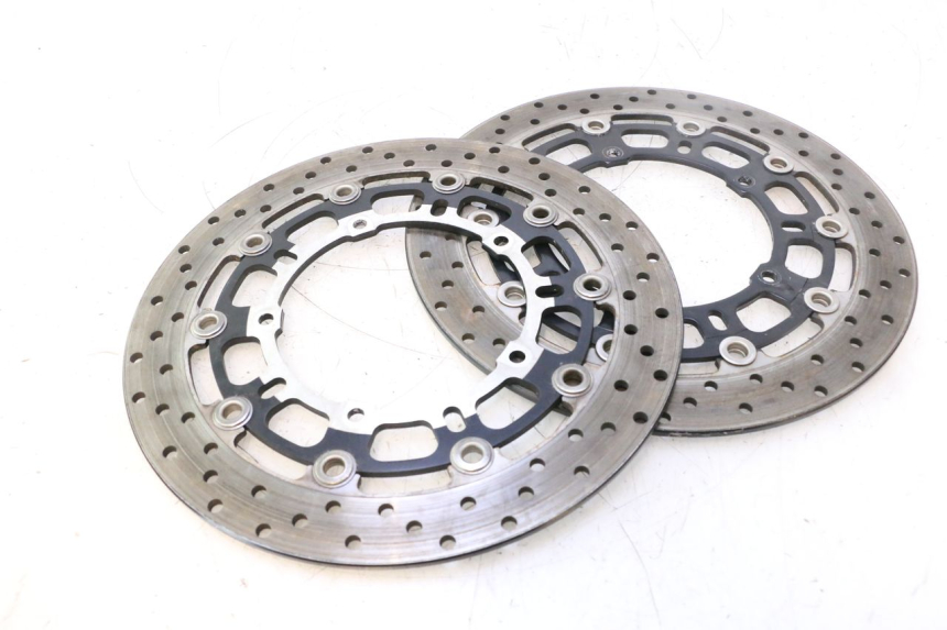 photo de PAIRE DISQUES FREIN AVANT YAMAHA YZF R6 600 (2008 - 2009) - Gros plan technique