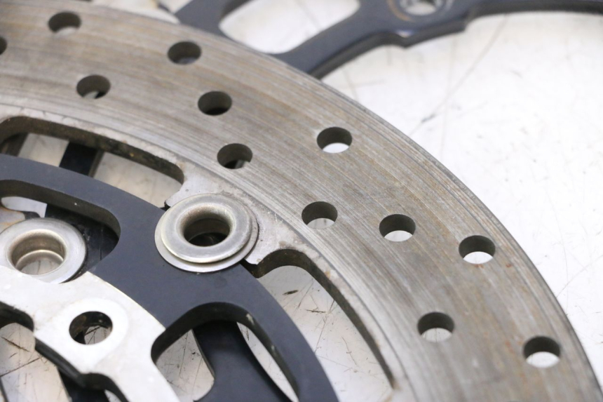 photo de PAIRE DISQUES FREIN AVANT YAMAHA YZF R6 600 (2008 - 2009) - Vue d’ensemble