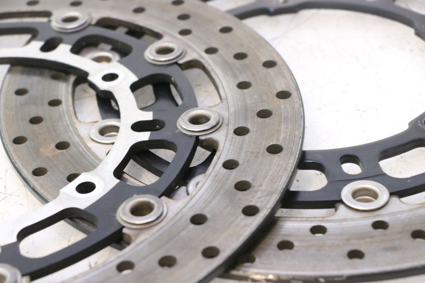 photo de PAIRE DISQUES FREIN AVANT YAMAHA YZF R6 600 (2008 - 2009) - État de surface