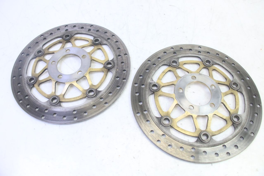 photo de PAIRE DISQUES FREIN AVANT KAWASAKI ZR 7 750 (1999 - 2001) - Gros plan technique