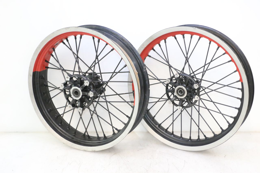 photo de PAIRE JANTES HM HONDA CRM DERAPAGE RR 50 (2006 - 2017) - Vue principale