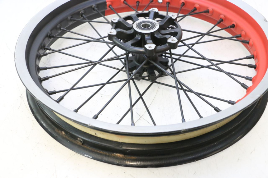 photo de PAIRE JANTES HM HONDA CRM DERAPAGE RR 50 (2006 - 2017) - Gros plan technique