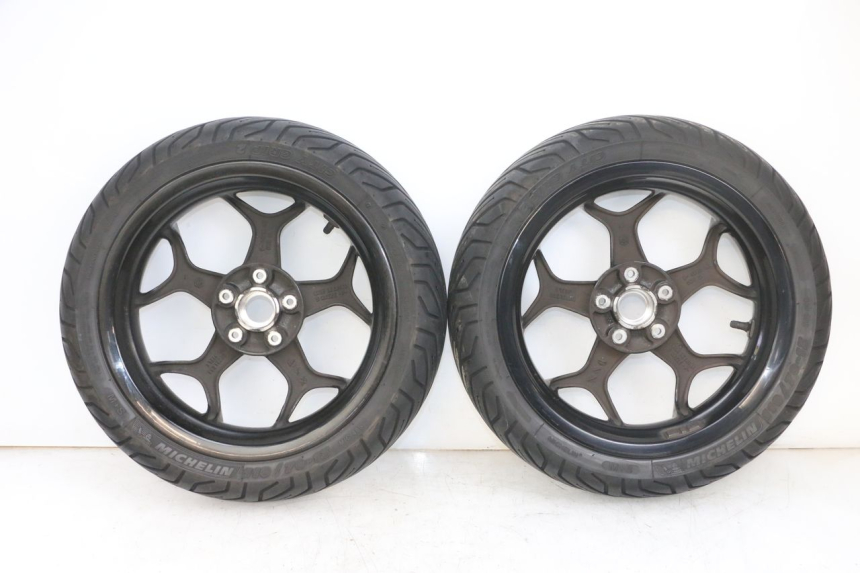 photo de PAIRE JANTES PIAGGIO MP3 500 (2016 - 2018) - Inspection visuelle