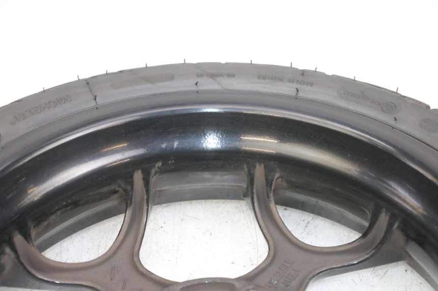 photo de PAIRE JANTES PIAGGIO MP3 500 (2016 - 2018) - Gros plan technique