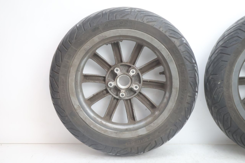 photo de PAIRE JANTES PIAGGIO MP3 125 (2006 - 2014) - Zoom composants