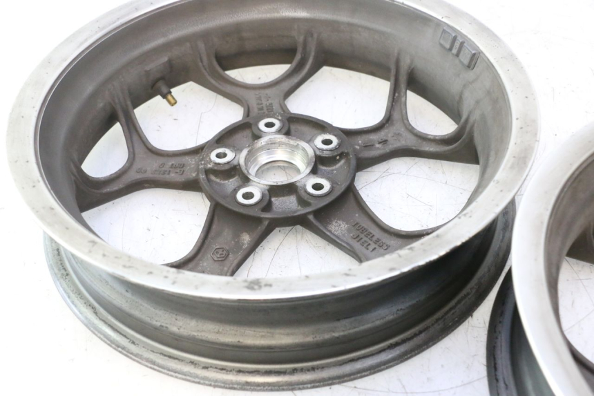 photo de PAIRE JANTES PIAGGIO MP3 500 (2016 - 2018) - Autre angle de vue