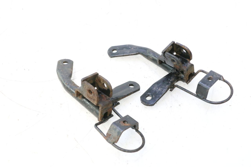 photo de PAIRE PLATINE CALE PIED ARRIERE CF MOTO E-CHARM 125 (2005 - 2008) - Autre angle de vue