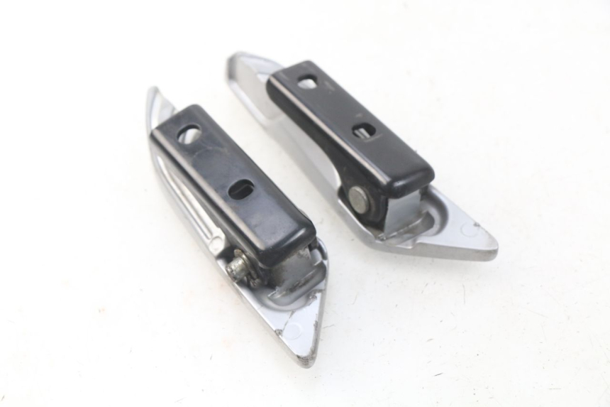 photo de PAIRE PLATINE CALE PIED ARRIERE PIAGGIO LIBERTY IGET 4T 50 (2015 - 2020)