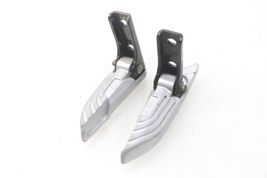 photo de PAIRE PLATINE CALE PIED ARRIERE PIAGGIO LIBERTY IGET 4T 50 (2015 - 2020)