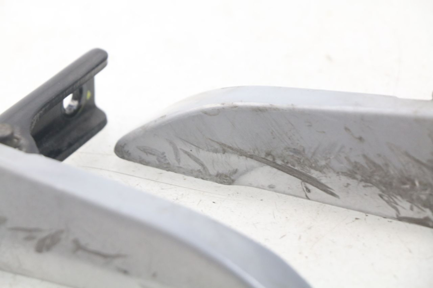 photo de PAIRE PLATINE CALE PIED ARRIERE PIAGGIO LIBERTY IGET 4T 50 (2015 - 2020)