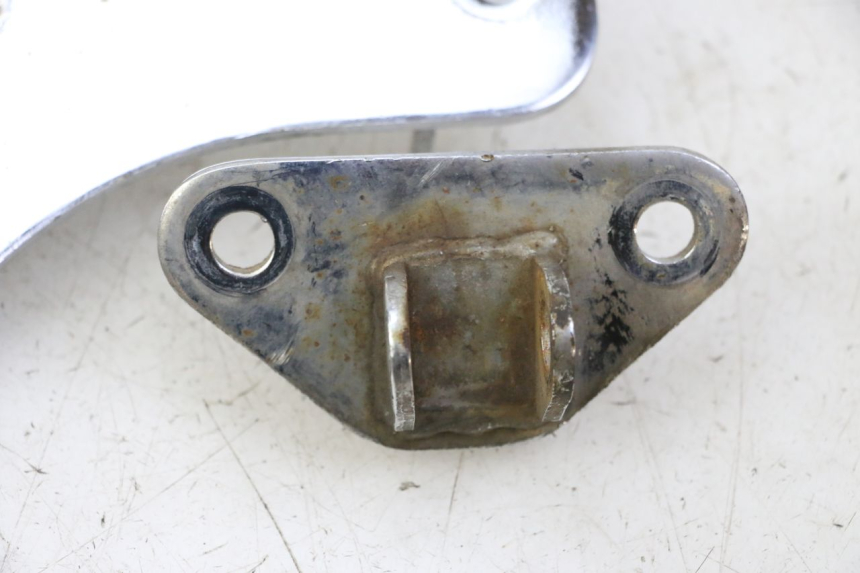 photo de PAIRE PLATINE CALE PIED AVANT HYOSUNG GV AQUILA 125 (2000 - 2004)