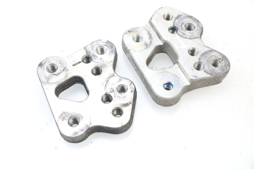 photo de PAIRE PLATINE CALE PIED AVANT SUZUKI GSX-R GSXR 600 (2008 - 2010)