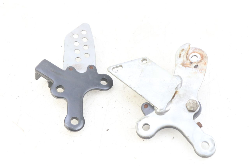 photo de PAIRE PLATINE CALE PIED AVANT YAMASAKI RAPTOR 50 (2013 - 2018)