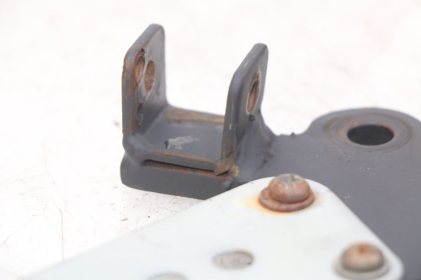 photo de PAIRE PLATINE CALE PIED AVANT YAMASAKI RAPTOR 50 (2013 - 2018)