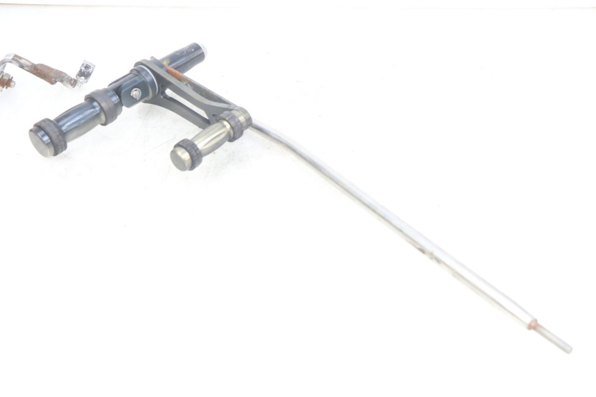 photo de PAIRE PLATINE CALE PIED AVANT DAELIM VL DAYSTAR 125 (2000 - 2011) - Marquages et références