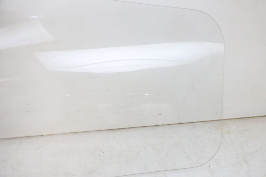 photo de PARE BRISE SUZUKI BURGMAN 125 (2007 - 2014) - Photo complémentaire