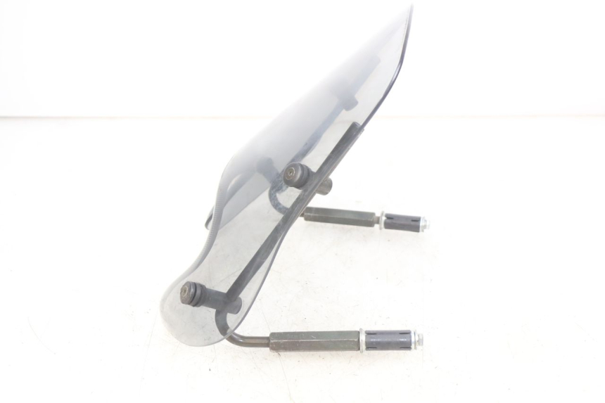 photo de PARE BRISE PIAGGIO FLY 2T 50 (2004 - 2017) - Gros plan technique