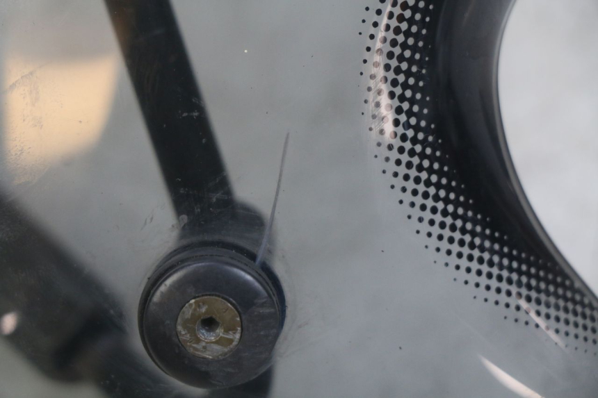 photo de PARE BRISE PIAGGIO FLY 2T 50 (2004 - 2017) - Points de fixation