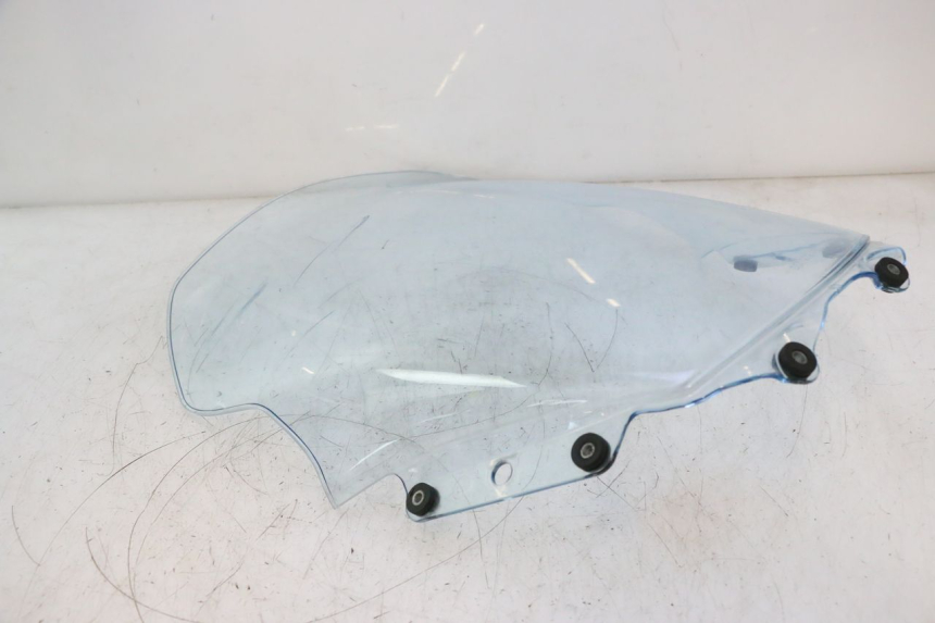 photo de PARE BRISE PIAGGIO MP3 125 (2006 - 2014) - Gros plan technique