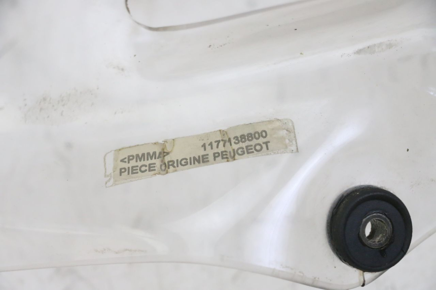 photo de PARE BRISE PEUGEOT SATELIS COMPRESSOR K15 125 (2006 - 2009)