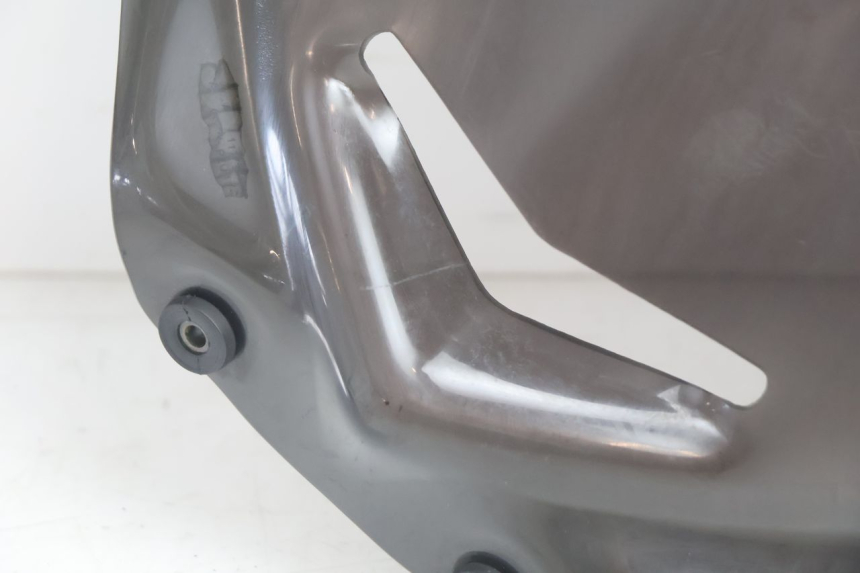 photo de PARE BRISE PEUGEOT SATELIS 125 (2006 - 2009) - Détail de la pièce