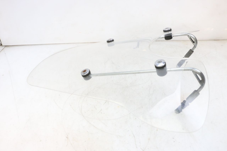 photo de PARE BRISE PIAGGIO VESPA GTS SUPER IE 125 (2009 - 2016) - Zoom composants