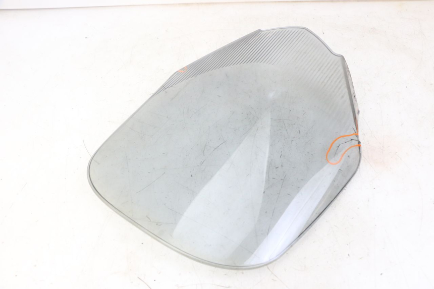 photo de PARE BRISE YAMAHA X-MAX XMAX ABS 250 (2010 - 2012) - Gros plan technique