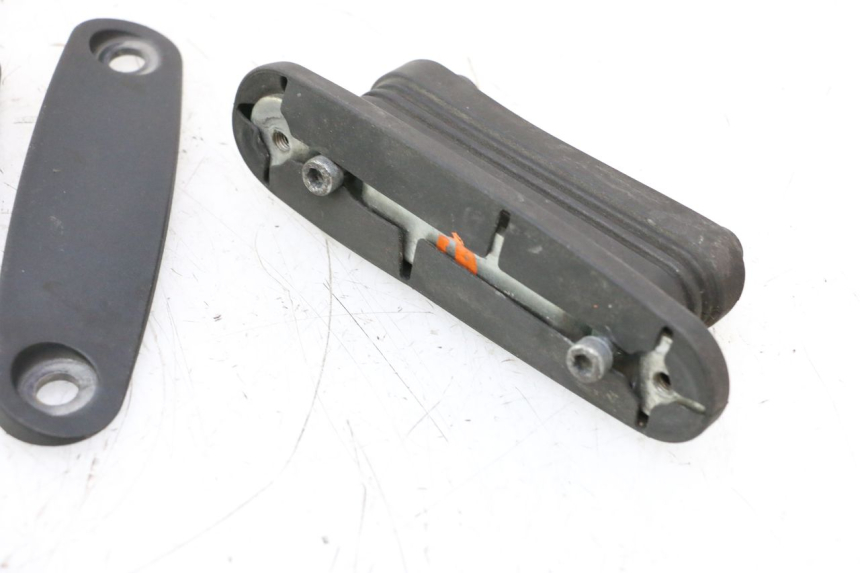 photo de PARE BRISE YAMAHA YP MAJESTY 125 (1998 - 2001) - Détail de la pièce