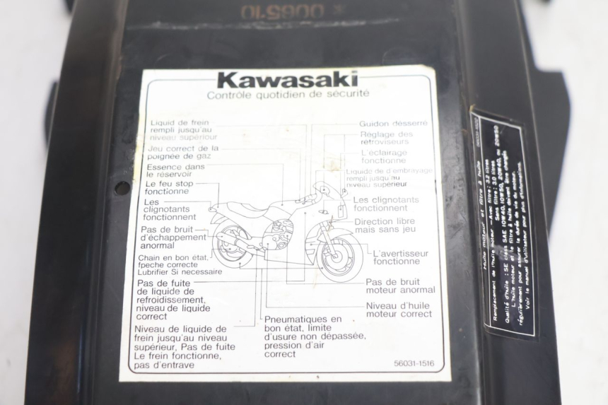 photo de PASSAGE ROUE ARRIERE KAWASAKI GPX F ZX750F 750 (1986 - 1990) - Vue d’ensemble