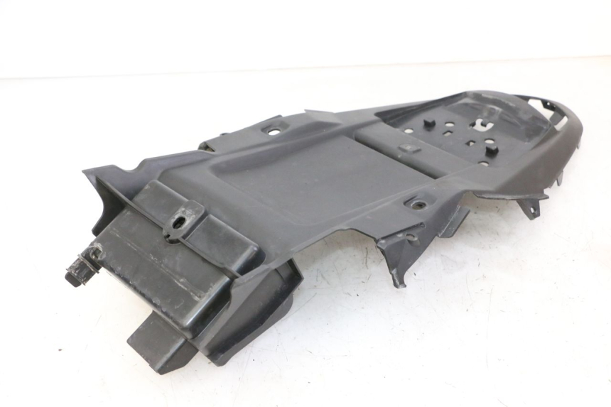 photo de PASSAGE ROUE ARRIERE SUZUKI GSR 750 (2011 - 2017)