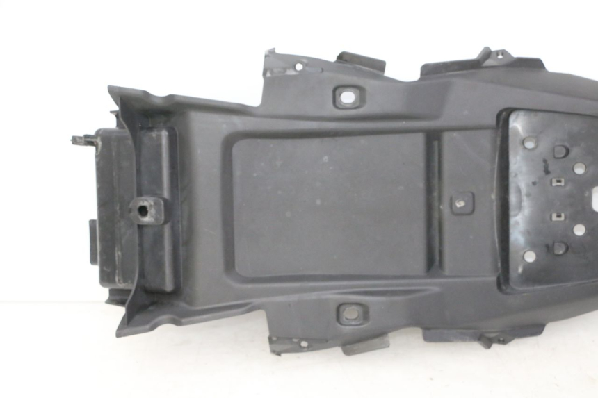 photo de PASSAGE ROUE ARRIERE SUZUKI GSR 750 (2011 - 2017)