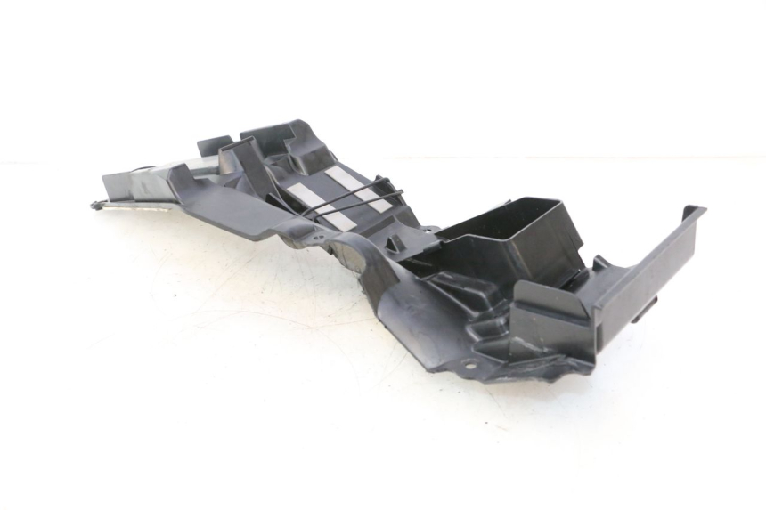 photo de PASSAGE ROUE ARRIERE SUZUKI GSR 600 (2005 - 2012) - Autre angle de vue