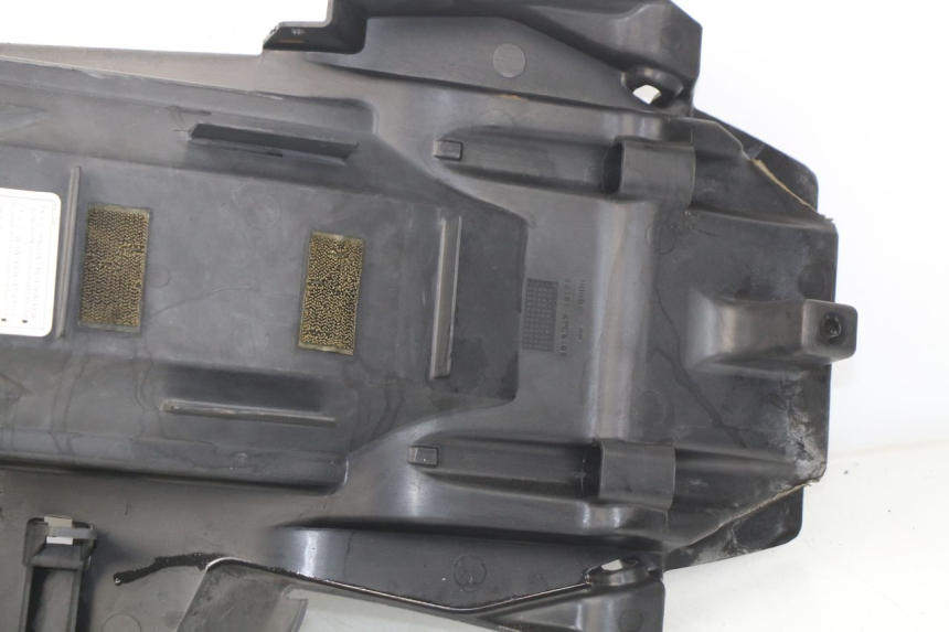 photo de PASSAGE ROUE ARRIERE HONDA XLV VARADERO 125 (2000 - 2006)
