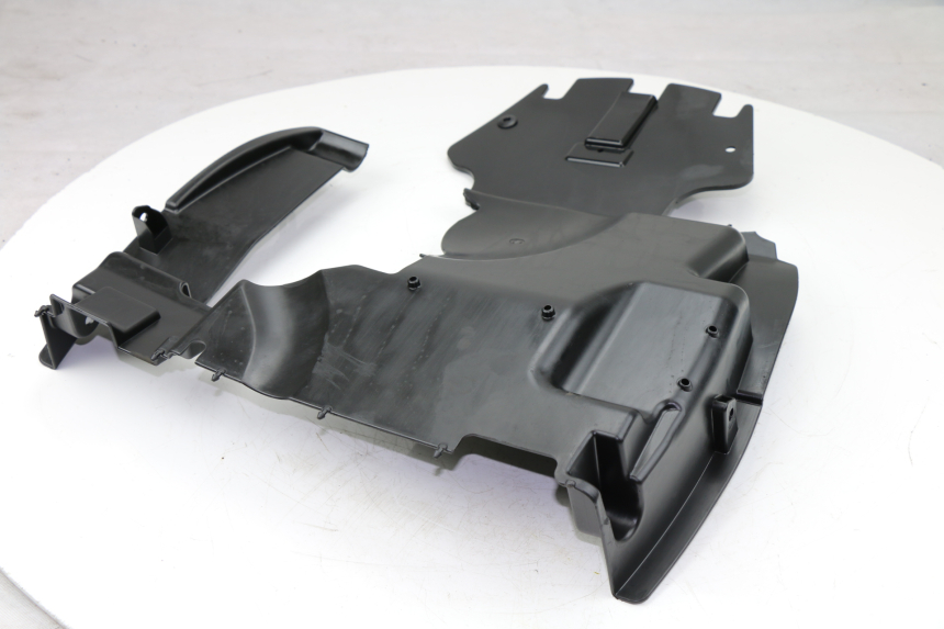 photo de PASSAGE ROUE ARRIERE KYMCO K-XCT 125 (2013 - 2017)