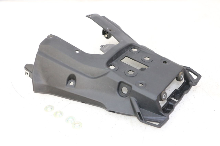 photo de PASSAGE ROUE ARRIERE YAMAHA TRACER 7 700 (2020 - 2024) - Gros plan technique